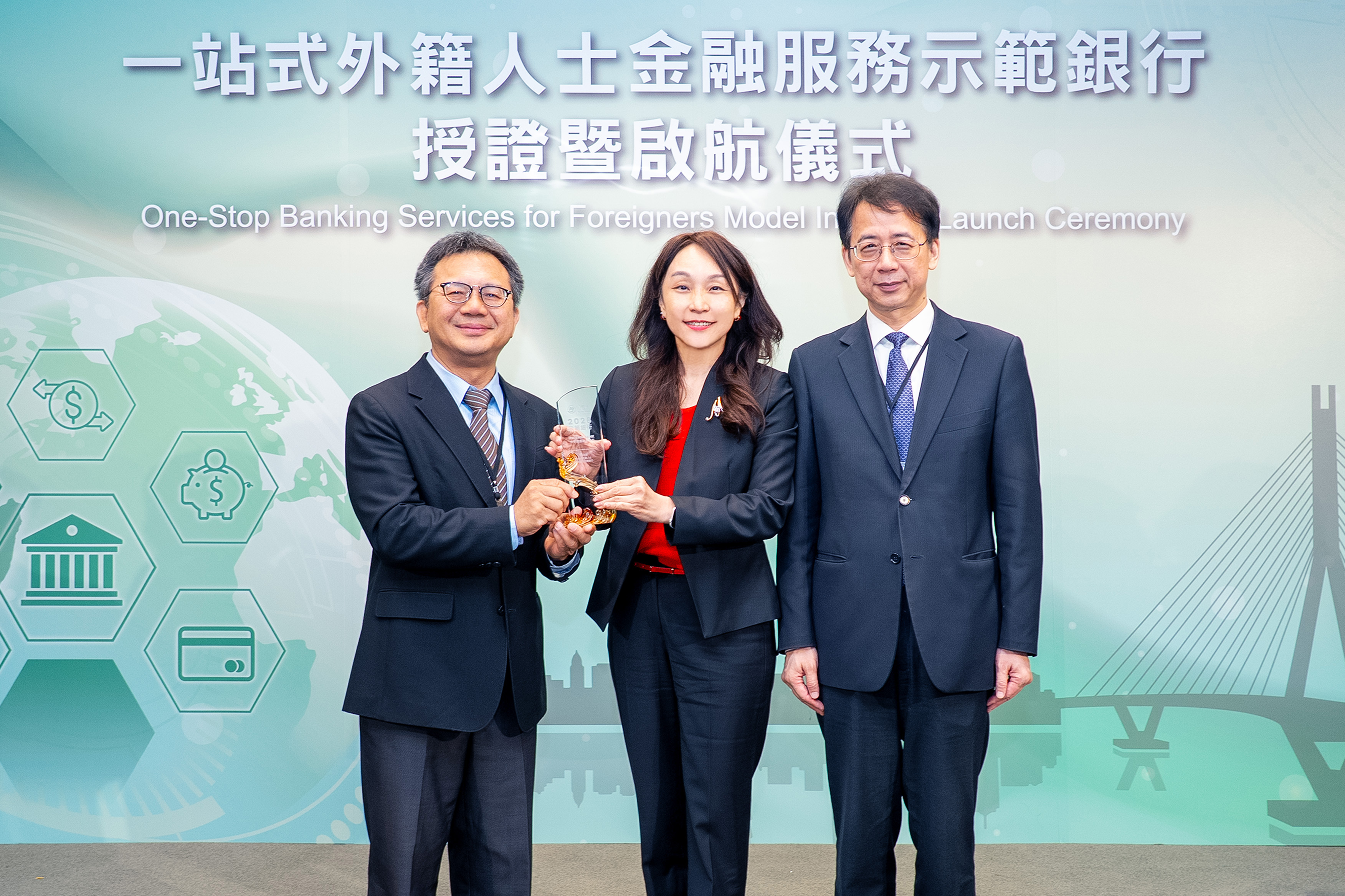 20260605_台新銀行獲選「一站式外籍人士金融服務示範銀行」致力打造國際人才友善金融環境_新聞照 20260605_台新銀行獲選「一站式外籍人士金融服務示範銀行」致力打造國際人才友善金融環境_新聞照