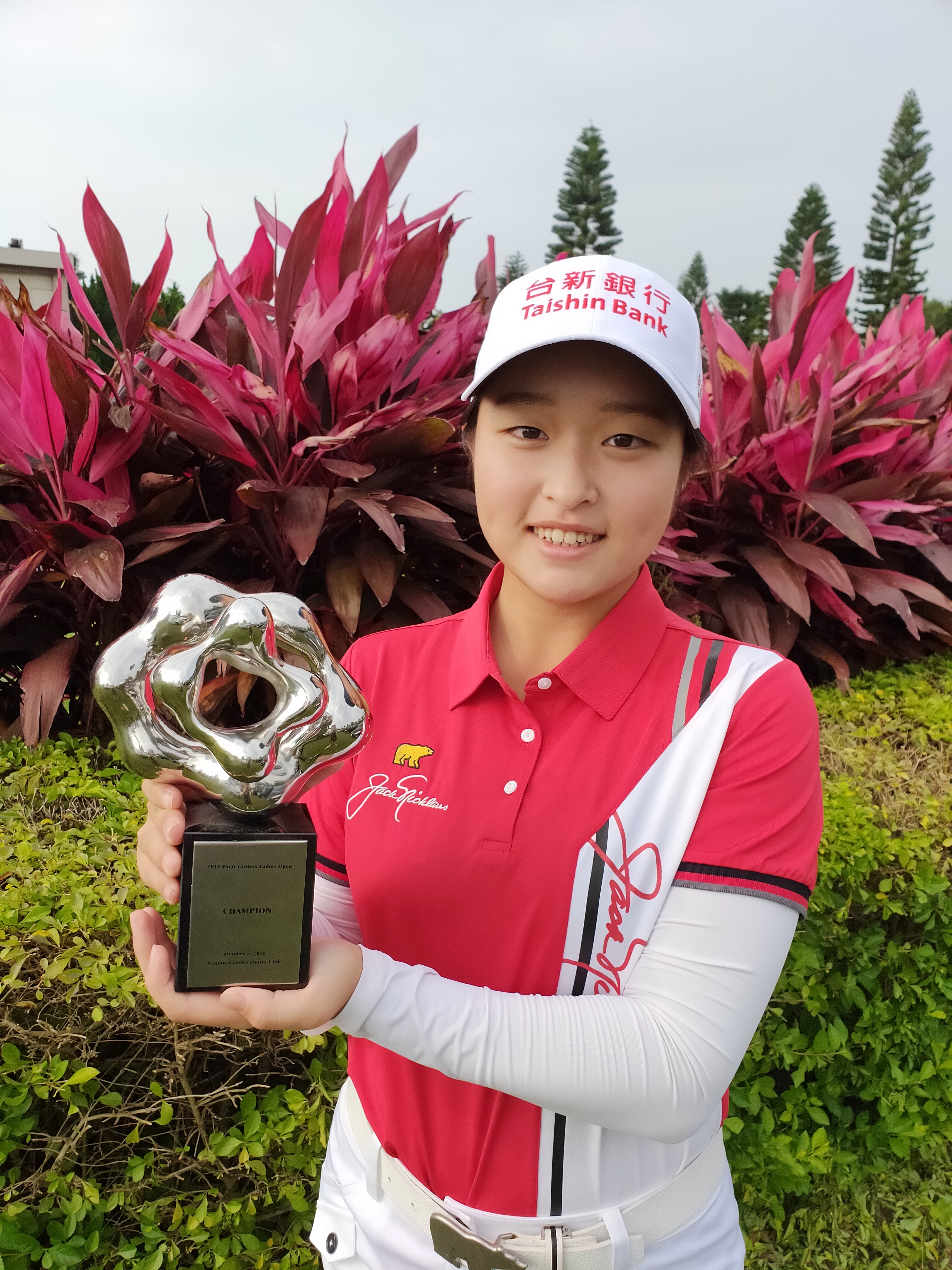 20200618_女子高球選手吳佳晏摘職業首戰首冠 台新銀行力挺同感榮耀_新聞照片