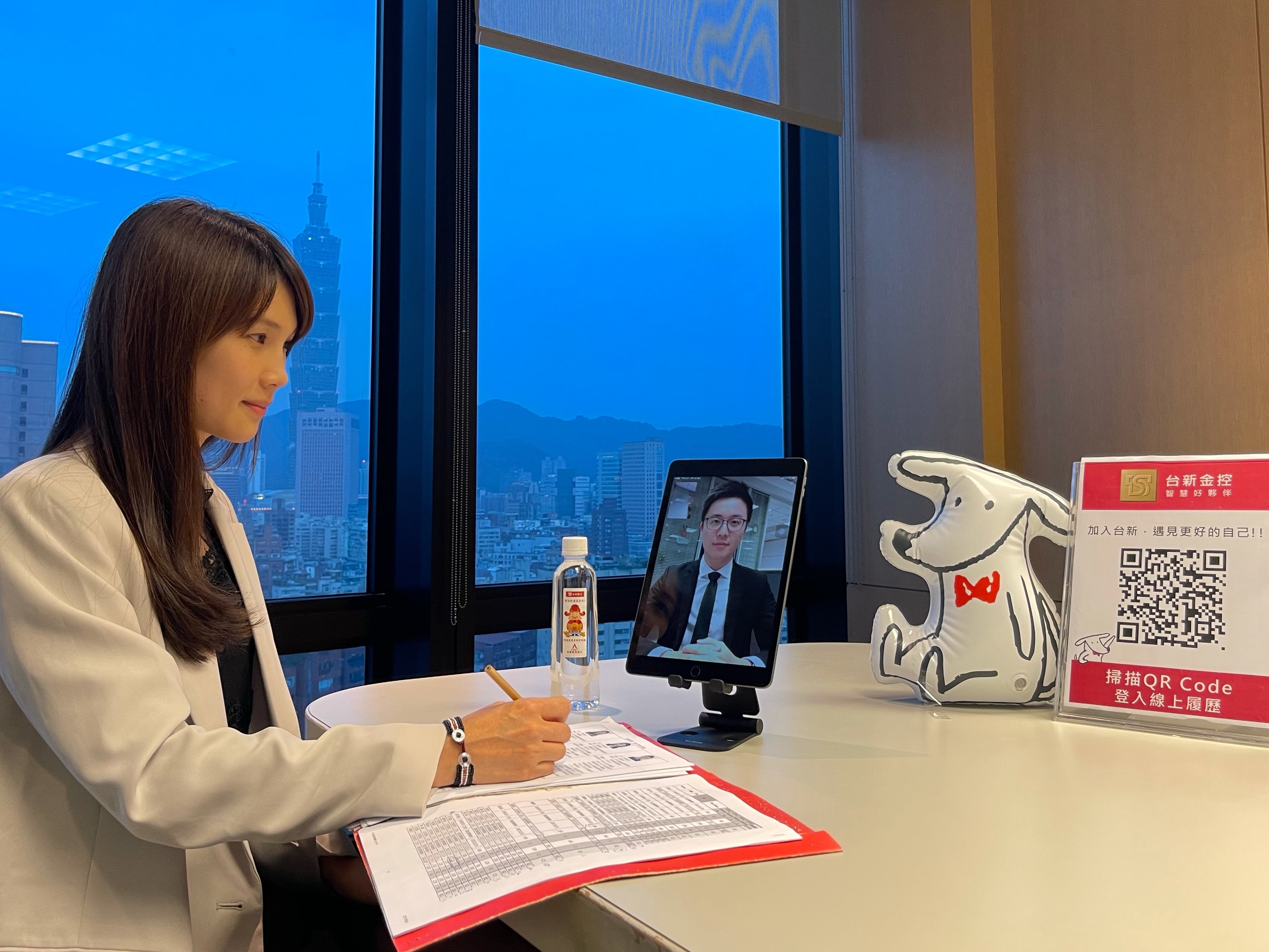 20210512_疫情升溫 校園徵才活動停辦 台新金釋千名職缺線上招募_新聞照片1